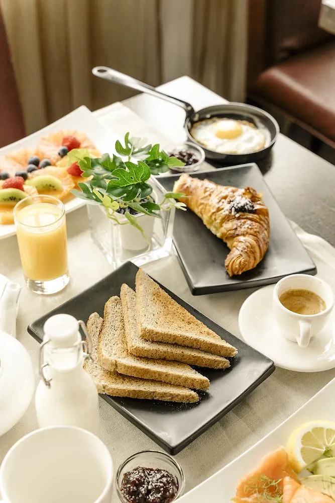 Cosmopolitan Hotel Florencie 4*,